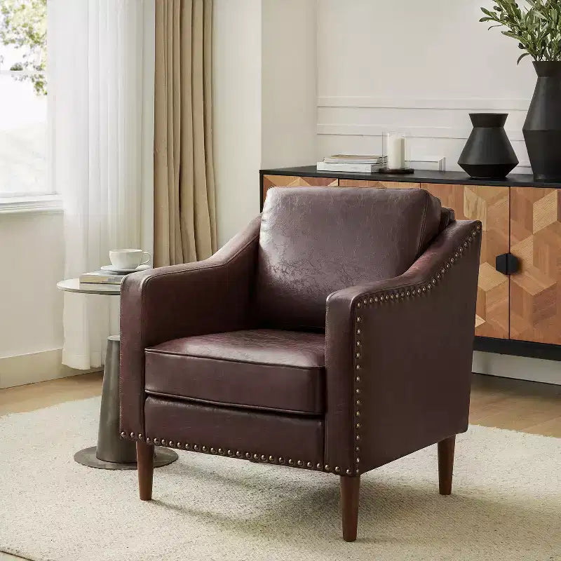 Fauteuil en cuir végétalien de transition Bonita avec coussin de siège amovible et garnitures cloutées | ART OF LIVING DESIGNS