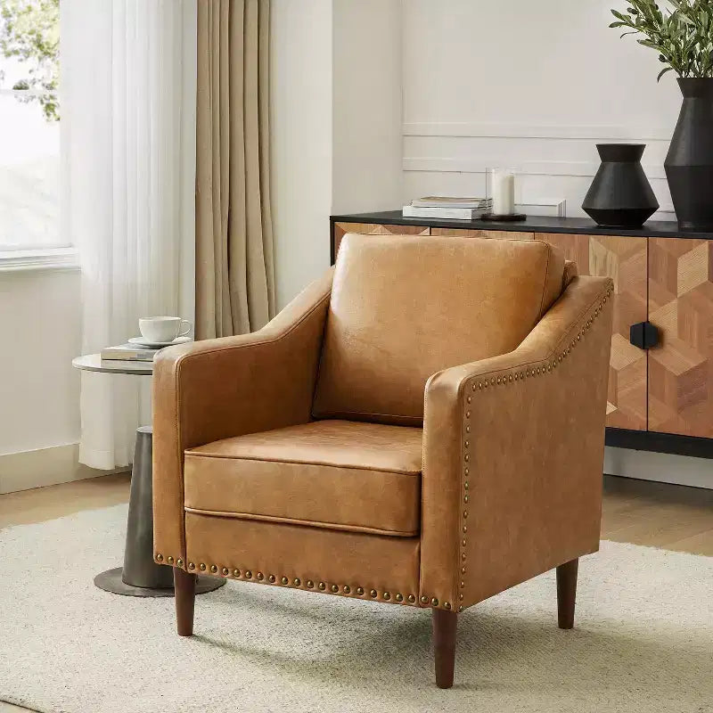 Fauteuil en cuir végétalien de transition Bonita avec coussin de siège amovible et garnitures cloutées | ART OF LIVING DESIGNS