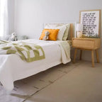 Cadre de lit double scandinave Max & Lily, plateforme de lit en bois massif avec tête de lit