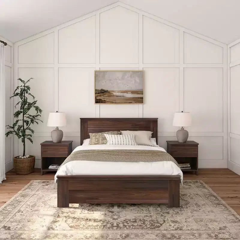 Lit queen en bois massif avec tête de lit à panneaux modèle Farmhouse Plank+Beam