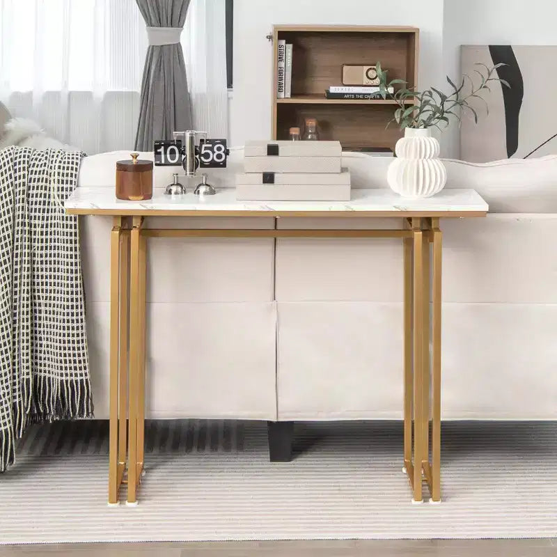 Table console Costway de 110,5 cm, table de canapé d'entrée en faux marbre avec pieds en métal pour salon Noir/Or