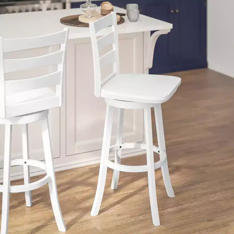 Tabouret de bar pivotant Flash Furniture Liesel en bois massif avec dossier en échelle, de qualité commerciale, hauteur de bar