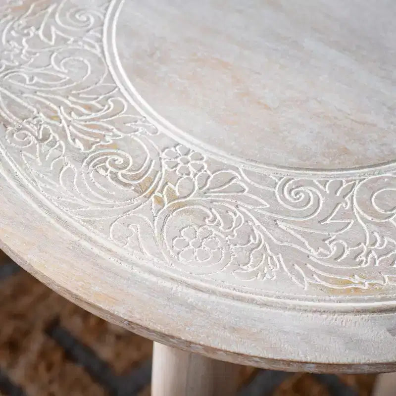 Table d'appoint sculptée Rehnuma - ACC5300A - Blanc décapé - Safavieh