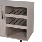 Meuble bar et bahut classique Emma et Oliver avec armoire à porte simple de style Shaker avec rangement pour verres suspendu et étagères ouvertes pour bouteilles