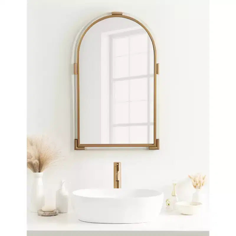 Miroir mural moderne en acrylique Arceo 22x34 Kate & Laurel All Things Decor