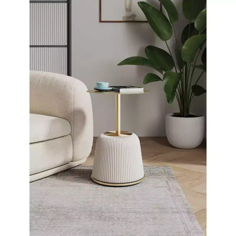 Table d'appoint moderne Anderson avec plateau doré et revêtement en similicuir de Manhattan Comfort