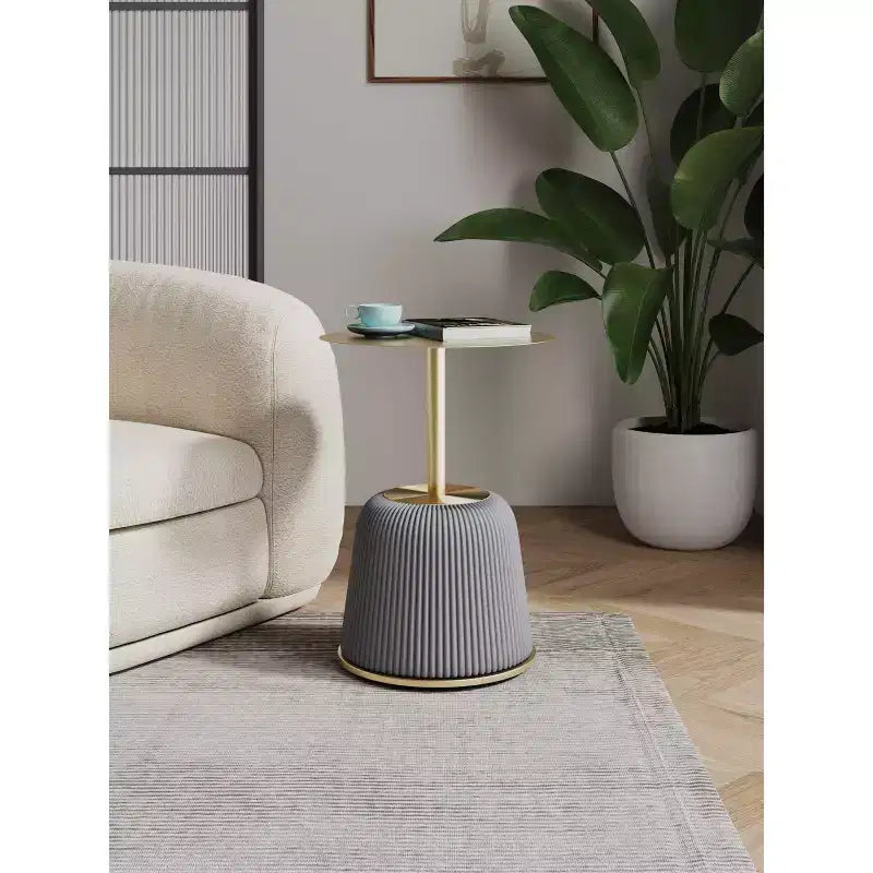 Table d'appoint moderne Anderson avec plateau doré et revêtement en similicuir de Manhattan Comfort
