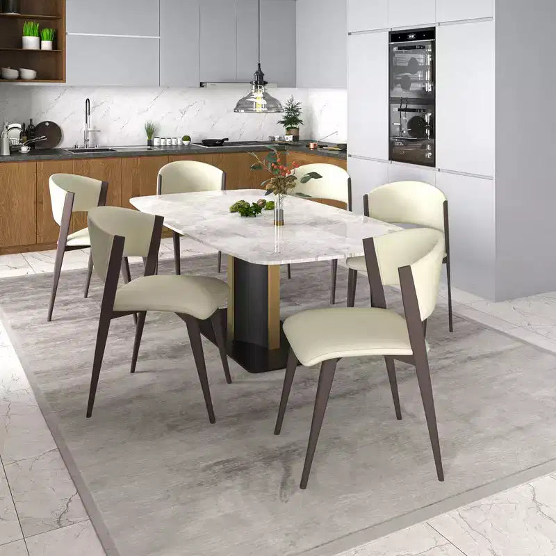 Chaise de salle à manger moderne LeisureMod Aspen en cuir PU - Chaise d'appoint ergonomique à dossier incurvé avec pieds en métal noir mat ultra résistants