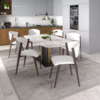 Chaise de salle à manger moderne LeisureMod Aspen en cuir PU - Chaise d'appoint ergonomique à dossier incurvé avec pieds en métal noir mat ultra résistants