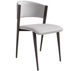 Chaise de salle à manger moderne LeisureMod Aspen en cuir PU - Chaise d'appoint ergonomique à dossier incurvé avec pieds en métal noir mat ultra résistants