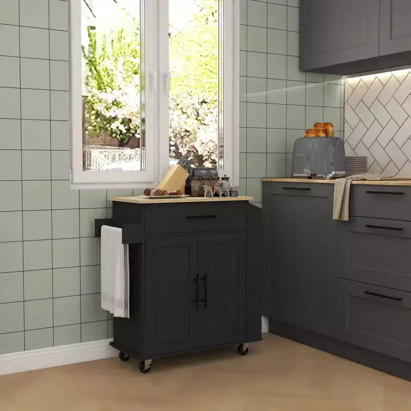 HOMCOM Îlot de cuisine avec prise de courant, Chariot de cuisine roulant avec tiroir de rangement, Support de micro-ondes portable avec portes, Porte-serviettes, Étagère à épices