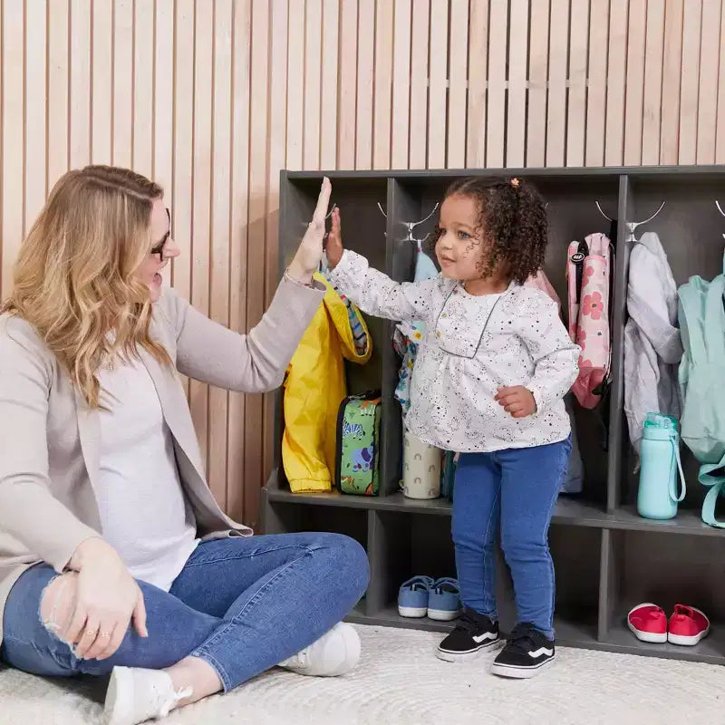 Vestiaire 4 sections ECR4Kids Streamline pour tout-petits avec banc, mobilier de classe