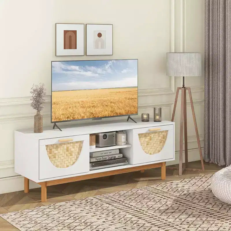 Meuble TV Costway pour téléviseurs de 55 pouces avec 2 tiroirs et façades en bambou tressé, pieds en bois massif, blanc