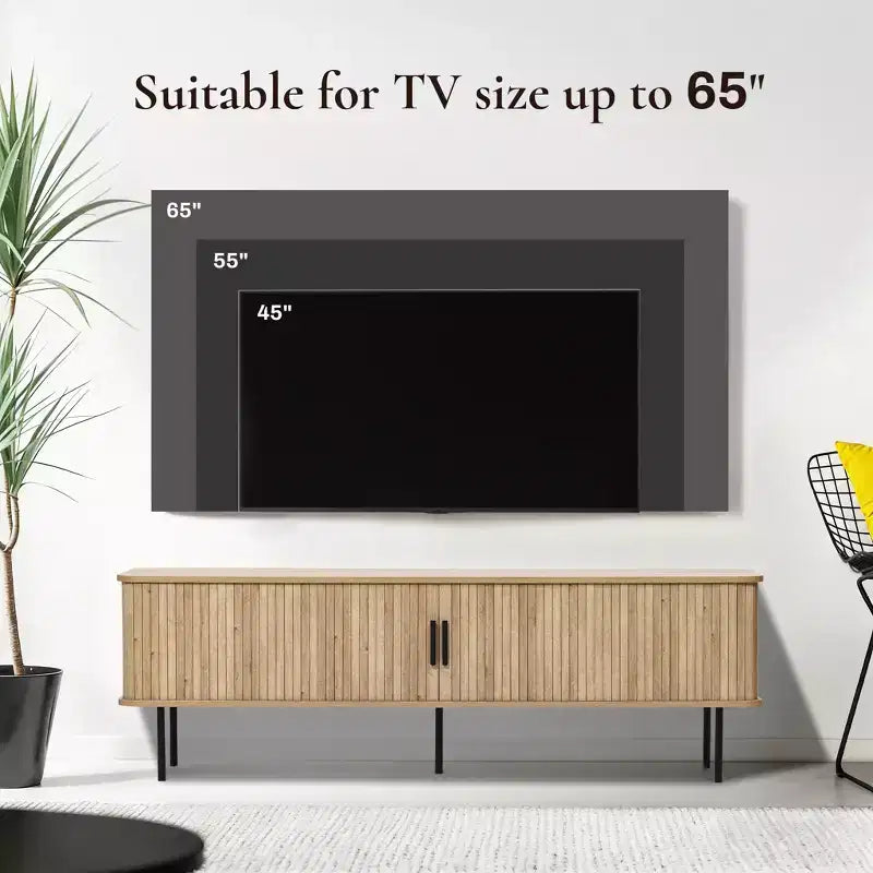 Meuble TV moderne LuxenHome de 62,6 po avec rangement pour téléviseurs jusqu'à 65 po, console de divertissement en chêne avec portes coulissantes marron