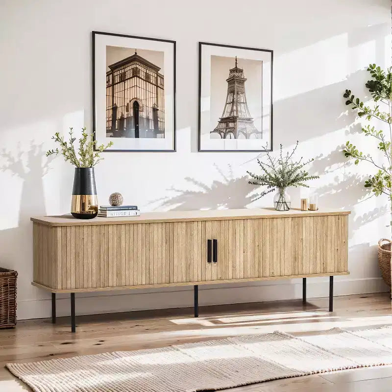 Meuble TV moderne LuxenHome de 62,6 po avec rangement pour téléviseurs jusqu'à 65 po, console de divertissement en chêne avec portes coulissantes marron