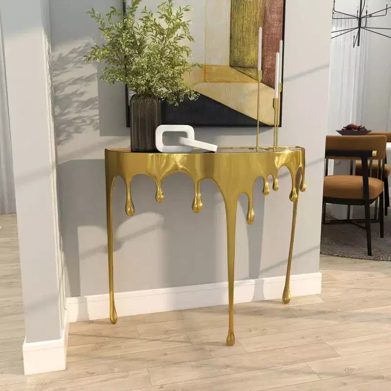 Console en aluminium Olivia & May avec pieds aux motifs fondus et plateau en verre fumé