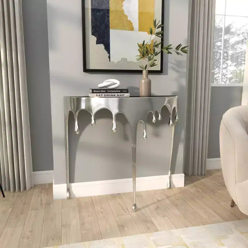 Console en aluminium Olivia & May avec pieds aux motifs fondus et plateau en verre fumé