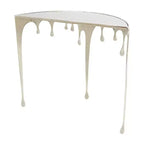 Console en aluminium Olivia & May avec pieds aux motifs fondus et plateau en verre fumé