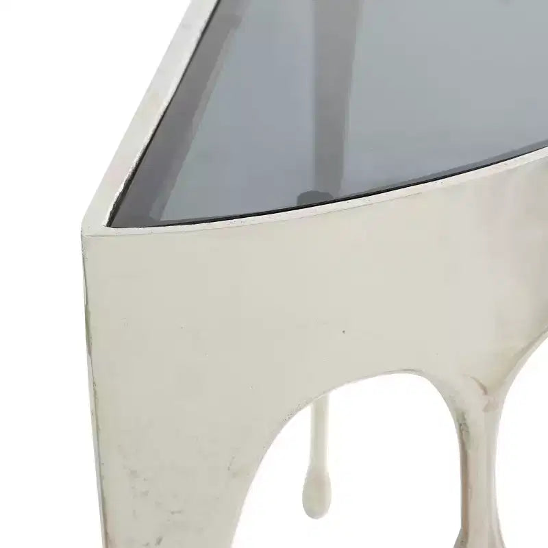 Console en aluminium Olivia & May avec pieds aux motifs fondus et plateau en verre fumé