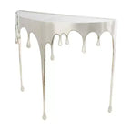 Console en aluminium Olivia & May avec pieds aux motifs fondus et plateau en verre fumé
