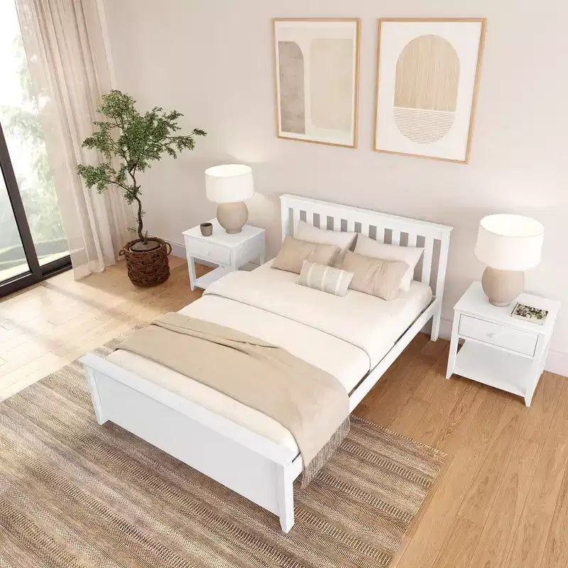 Cadre de lit double classique en bois massif Plank+Beam avec tête de lit pour adultes