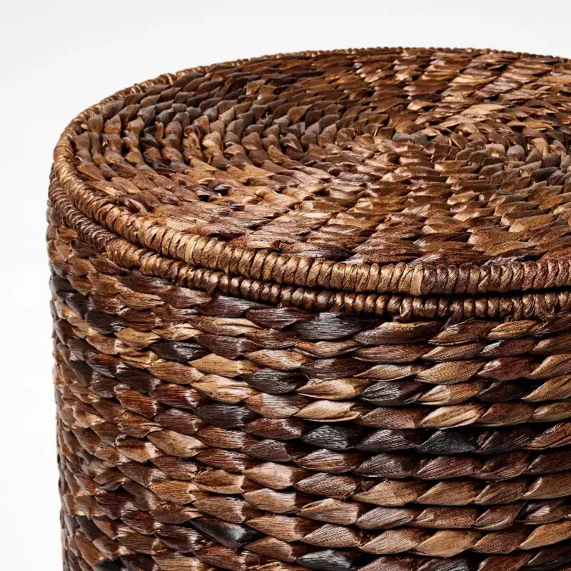 Pouf de rangement tissé expresso – Threshold conçu avec McGee