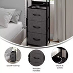 Flash Furniture Sodano, Table de chevet à 3 tiroirs avec station de charge, 2 ports USB et 1 prise, cadre en métal, plateau, tiroirs et poignées en bois composite