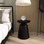 Table d'appoint Olivia & May avec base en forme de cloche et accents métalliques