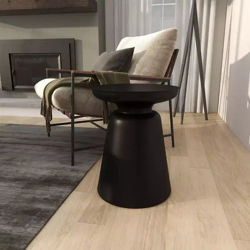 Table d'appoint Olivia & May avec base en forme de cloche et accents métalliques