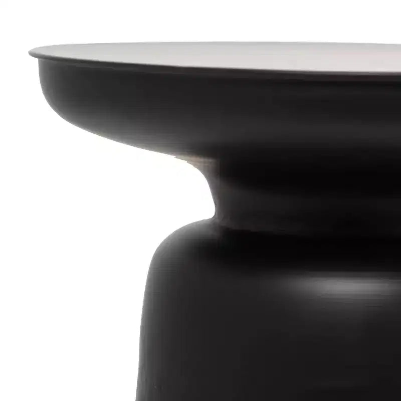 Table d'appoint Olivia & May avec base en forme de cloche et accents métalliques