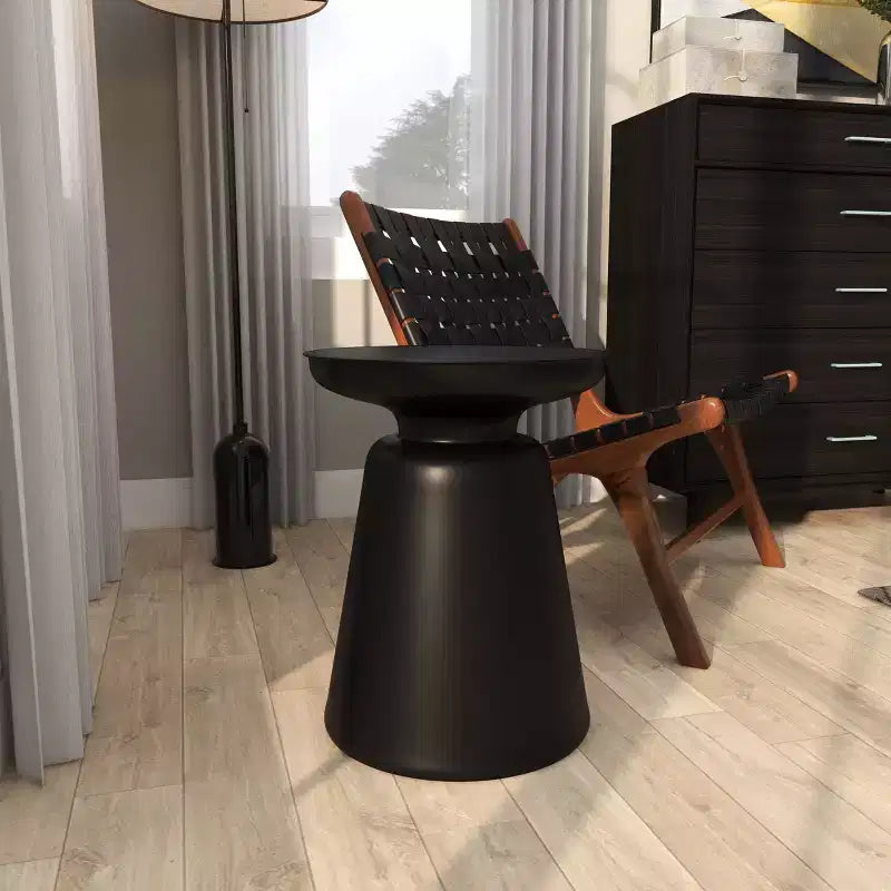 Table d'appoint Olivia & May avec base en forme de cloche et accents métalliques