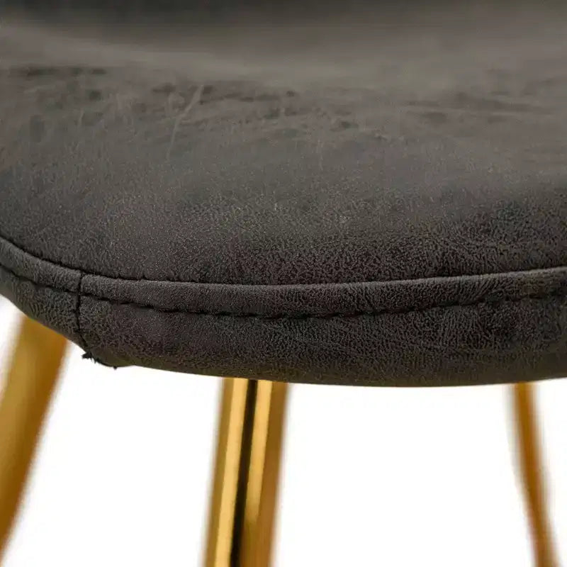 LeisureMod Markley - Lot de 4 chaises de salle à manger modernes en similicuir avec pieds dorés, assise rembourrée, design élégant pour cuisine, salle à manger, bureau ou café.