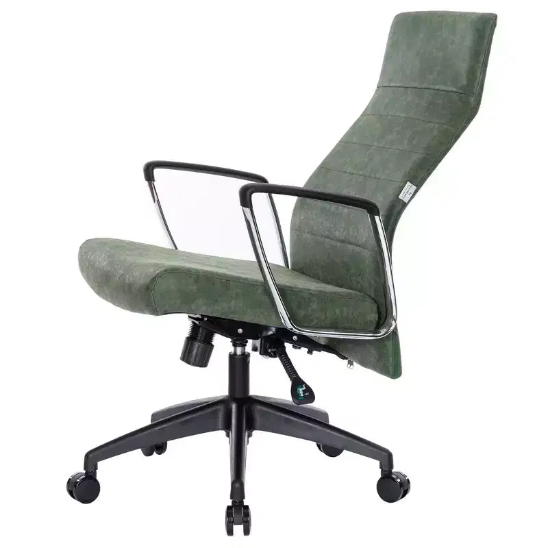 Chaise de bureau LeisureMod Hilton dossier haut en cuir nervuré - Cadre en acier robuste pivotant et inclinable - Chaise de bureau de direction moderne