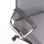 Chaise de bureau LeisureMod Hilton dossier haut en cuir nervuré - Cadre en acier robuste pivotant et inclinable - Chaise de bureau de direction moderne