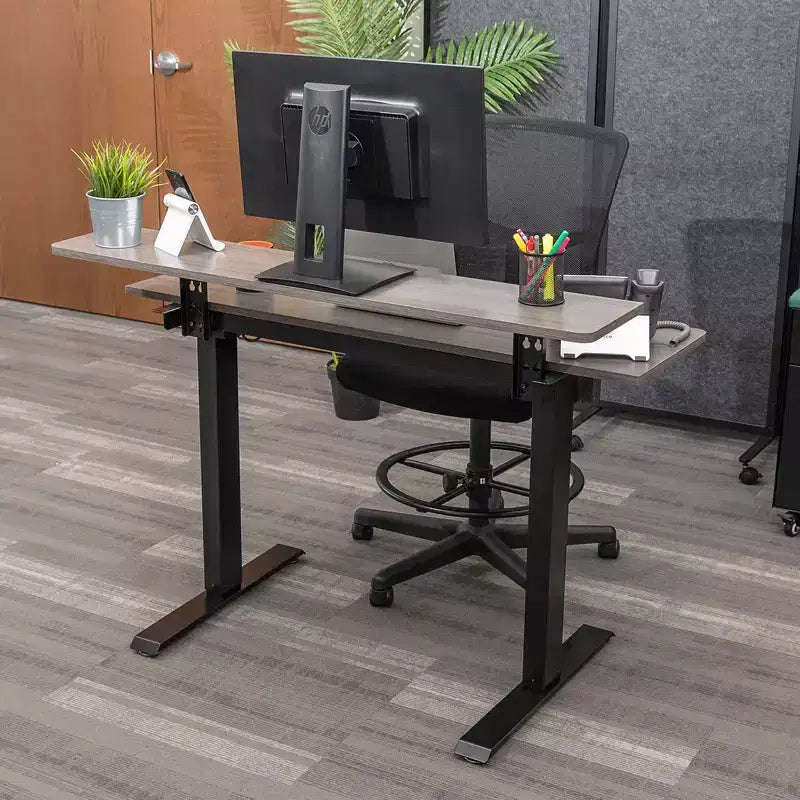 Bureau debout compact électrique programmable à deux niveaux Stand Up Desk Store (cadre blanc/plateau bouleau, 122 cm de large)