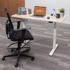 Bureau debout compact électrique programmable à deux niveaux Stand Up Desk Store (cadre blanc/plateau bouleau, 122 cm de large)