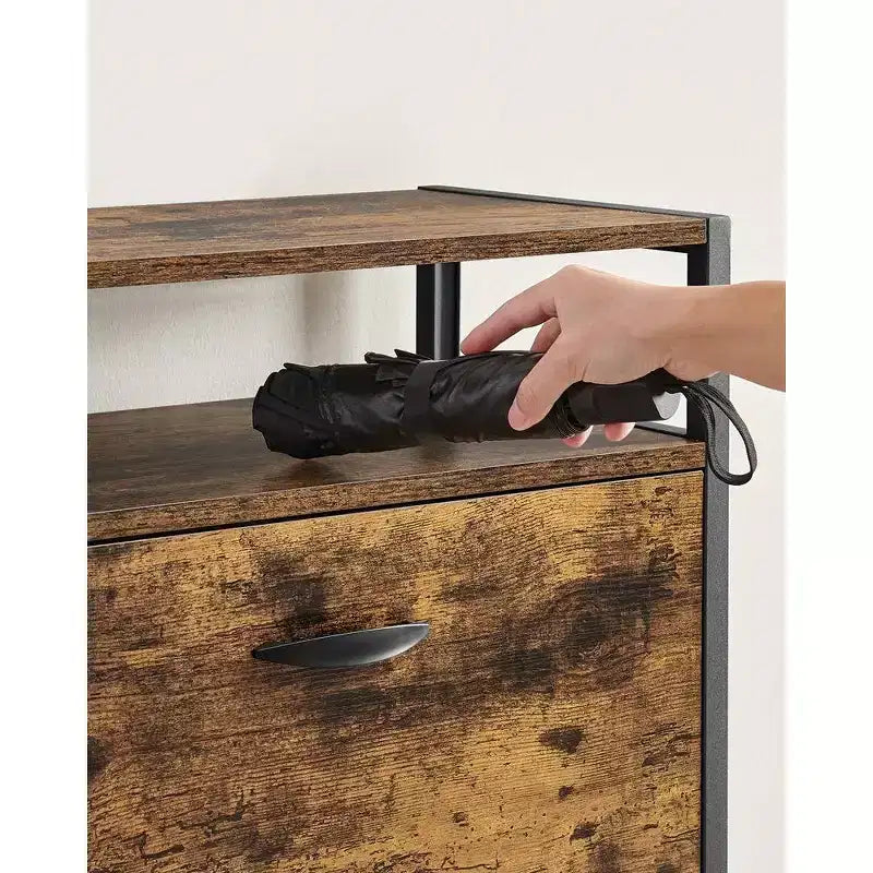 Meuble à chaussures VASAGLE avec 3 portes basculantes, étagère de rangement avec compartiment ouvert, séparateurs internes, pour 15 à 18 paires de chaussures, marron rustique et noir