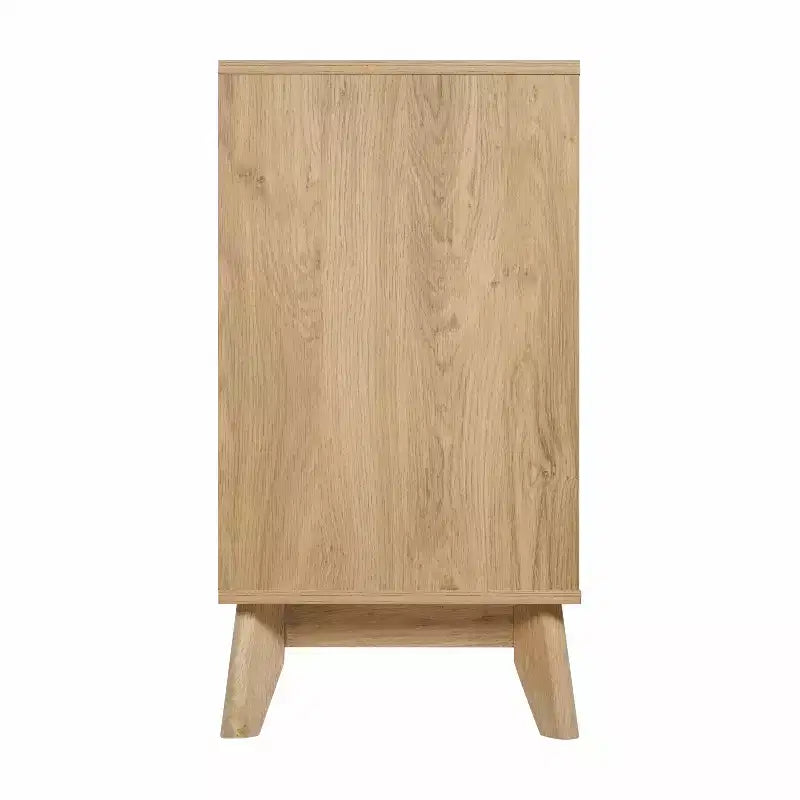 Buffet en bois moderne du milieu du siècle Emma et Oliver avec portes à fermeture douce, étagères et pieds fuselés élégants avec patins de protection de plancher