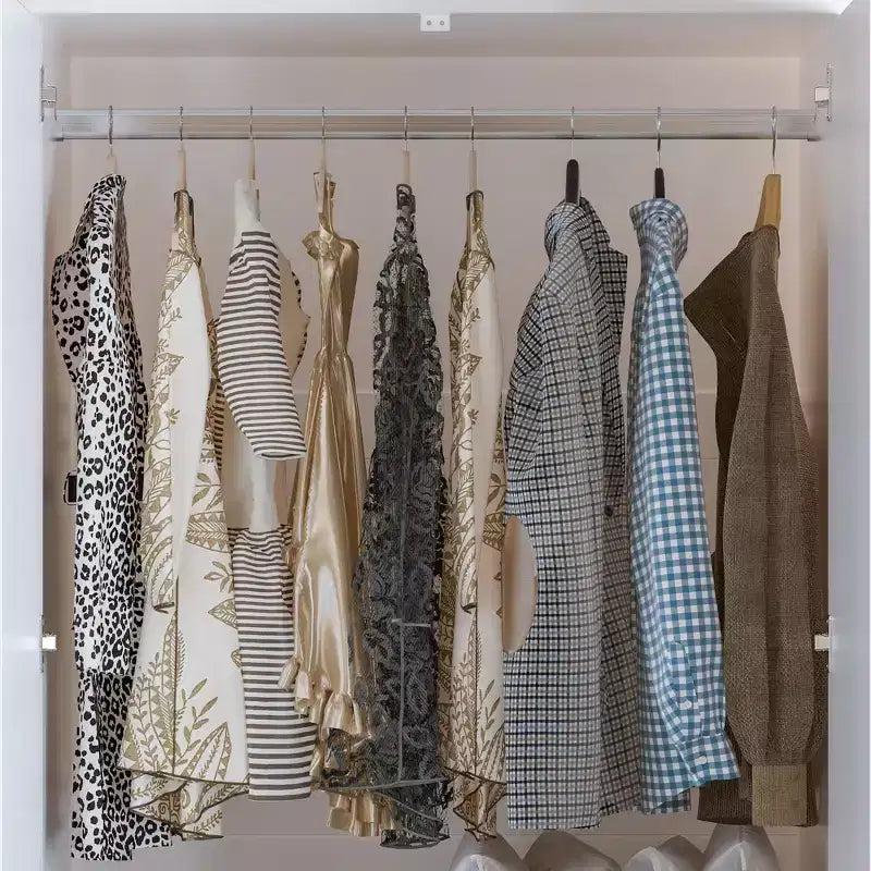 Armoire blanche Famapy avec tringle à vêtements et portes miroir