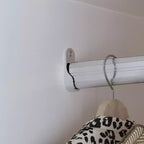 Armoire blanche Famapy avec tringle à vêtements et portes miroir