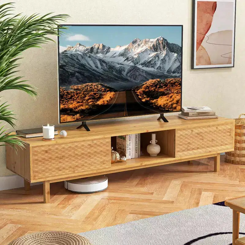 Meuble TV Costway 63 en bambou avec 3 compartiments de rangement, portes coulissantes et armoire de rangement de style milieu du siècle