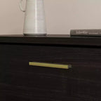 Commode moderne Famapy à 5 tiroirs avec pieds et poignées en métal