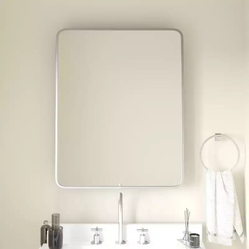 Armoire de toilette Emma et Oliver Jackie à cadre métallique avec design encastré réversible et miroir biseauté et arrondi