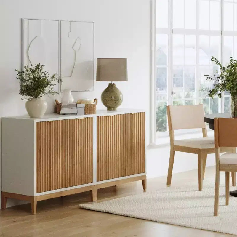 Console Nathan James Jasper en bois cannelé avec portes
