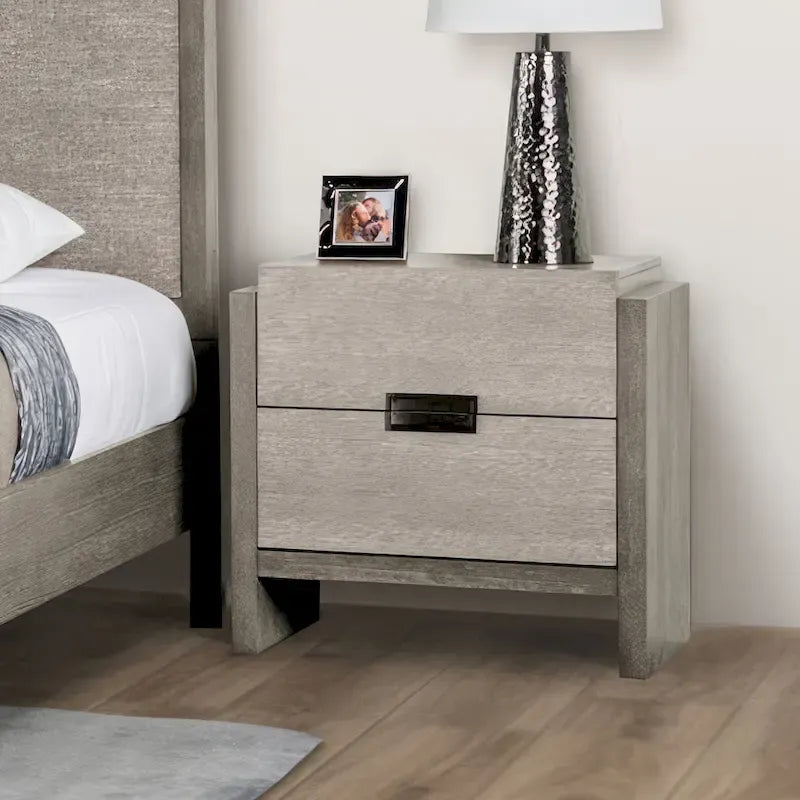 Ensemble de chambre à coucher 5 pièces de style moderne avec panneaux en bois massif gris (comprend lit, deux tables de chevet, coiffeuse et miroir)