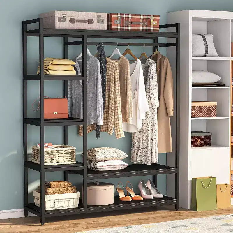 Portant à vêtements robuste Lantine avec étagères en bois