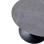 Table basse ronde Verve 27 de LeisureMod - Plateau en pierre frittée et piètement en acier noir moderne, table d'appoint pour salon contemporain