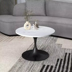 Table basse ronde Verve 27 de LeisureMod - Plateau en pierre frittée et piètement en acier noir moderne, table d'appoint pour salon contemporain