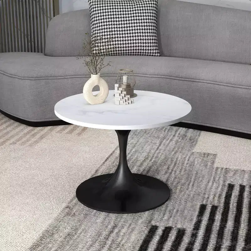 Table basse ronde Verve 27 de LeisureMod - Plateau en pierre frittée et piètement en acier noir moderne, table d'appoint pour salon contemporain