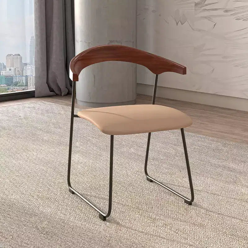 LeisureMod Lyra Series - Lot de 2 chaises de salle à manger modernes rembourrées, assise en cuir avec dossier en hêtre et pieds en fer, pour cuisine moderne, salle à manger, maison, café
